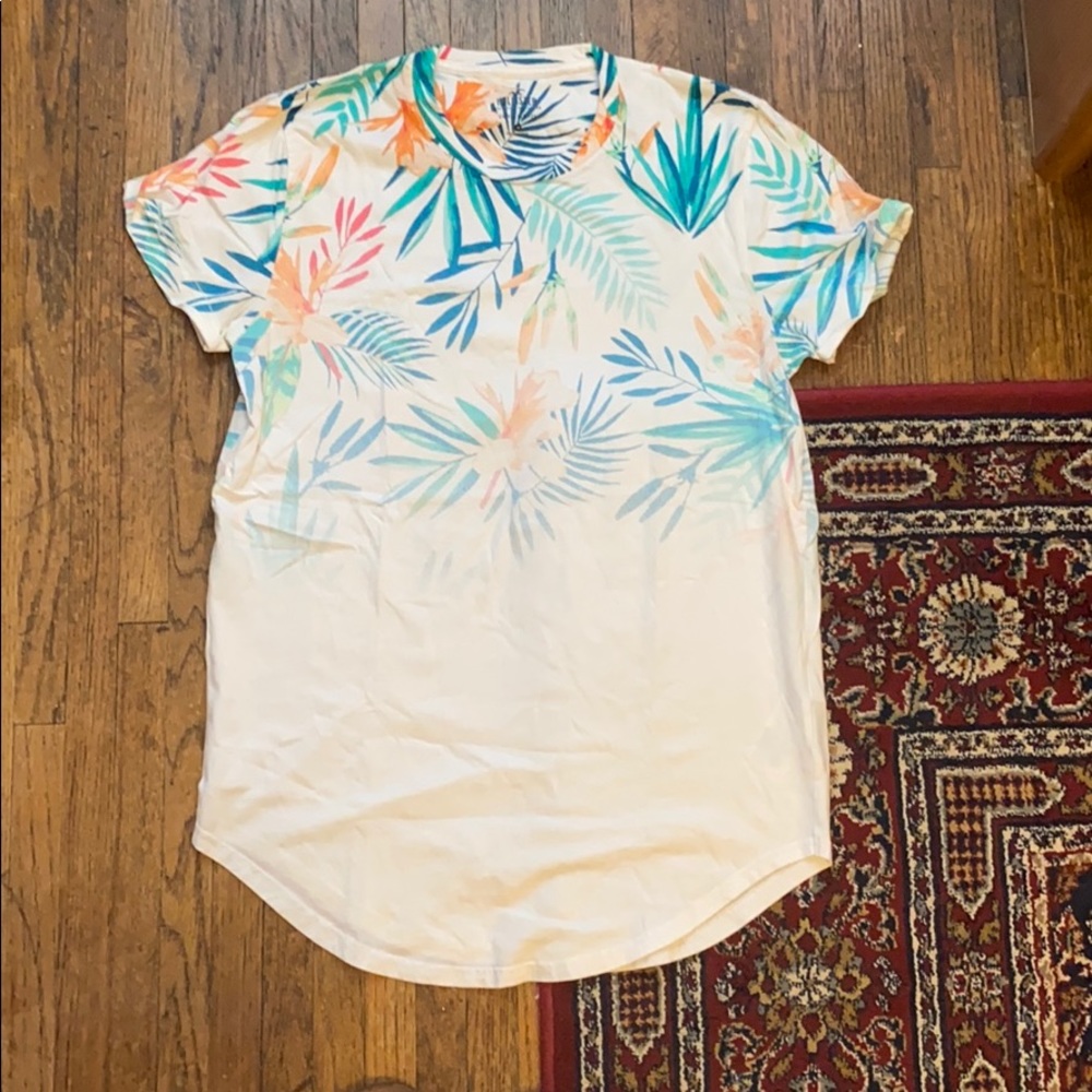 Hco bright floral curve hem tee with rolled cuffs